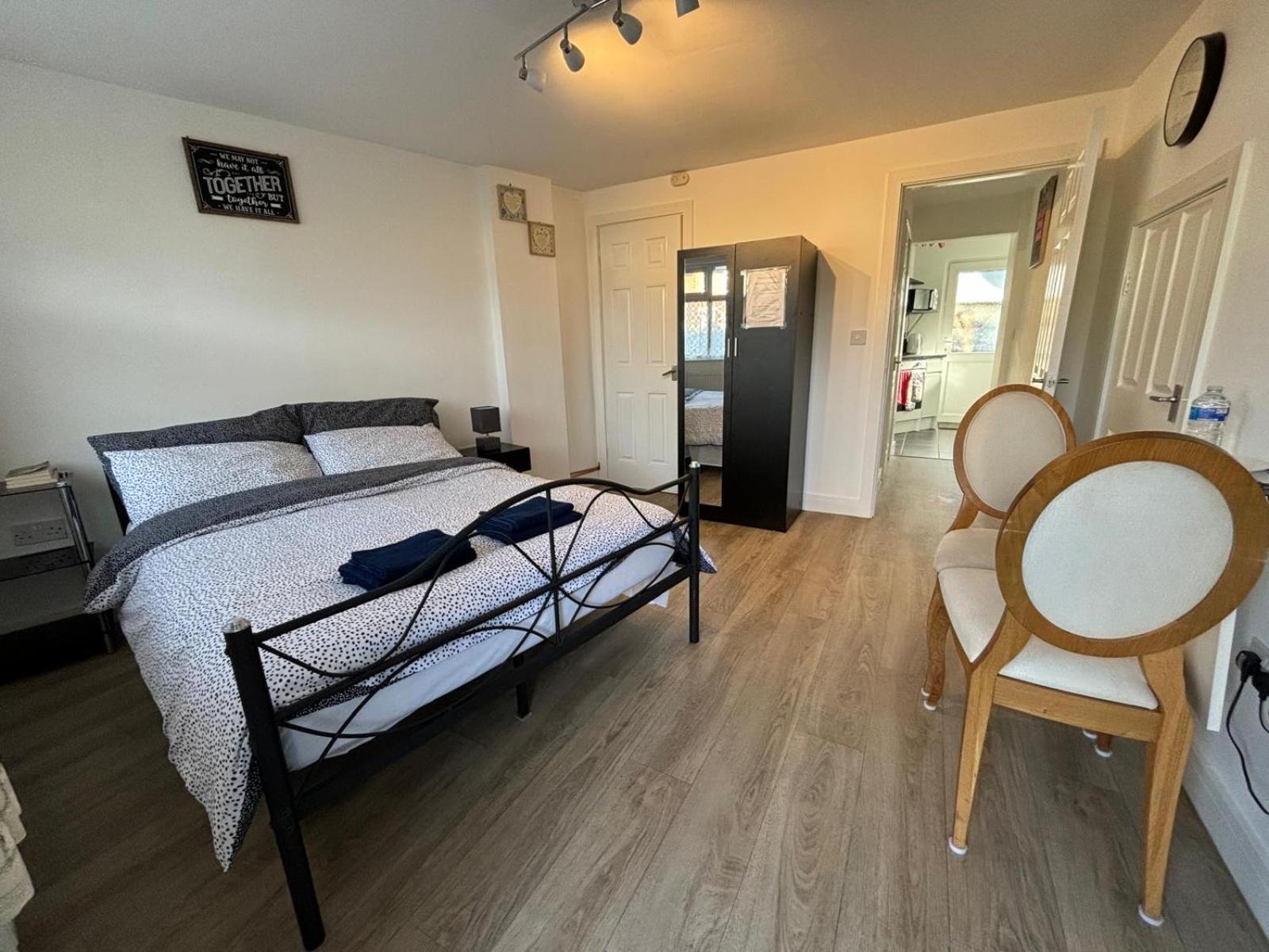 Modern & Cozy Gem - 10Min To City Center - Parking 约克 外观 照片